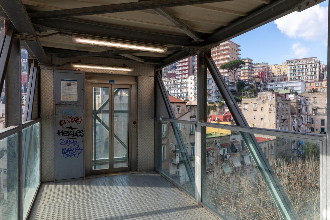 Apartment With Sea View With 2 Lifts Above Montesanto! ナポリ エクステリア 写真