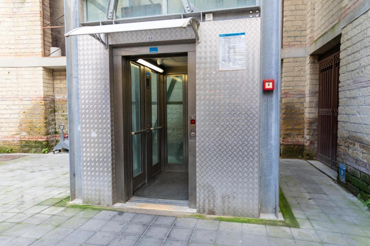 Apartment With Sea View With 2 Lifts Above Montesanto! ナポリ エクステリア 写真